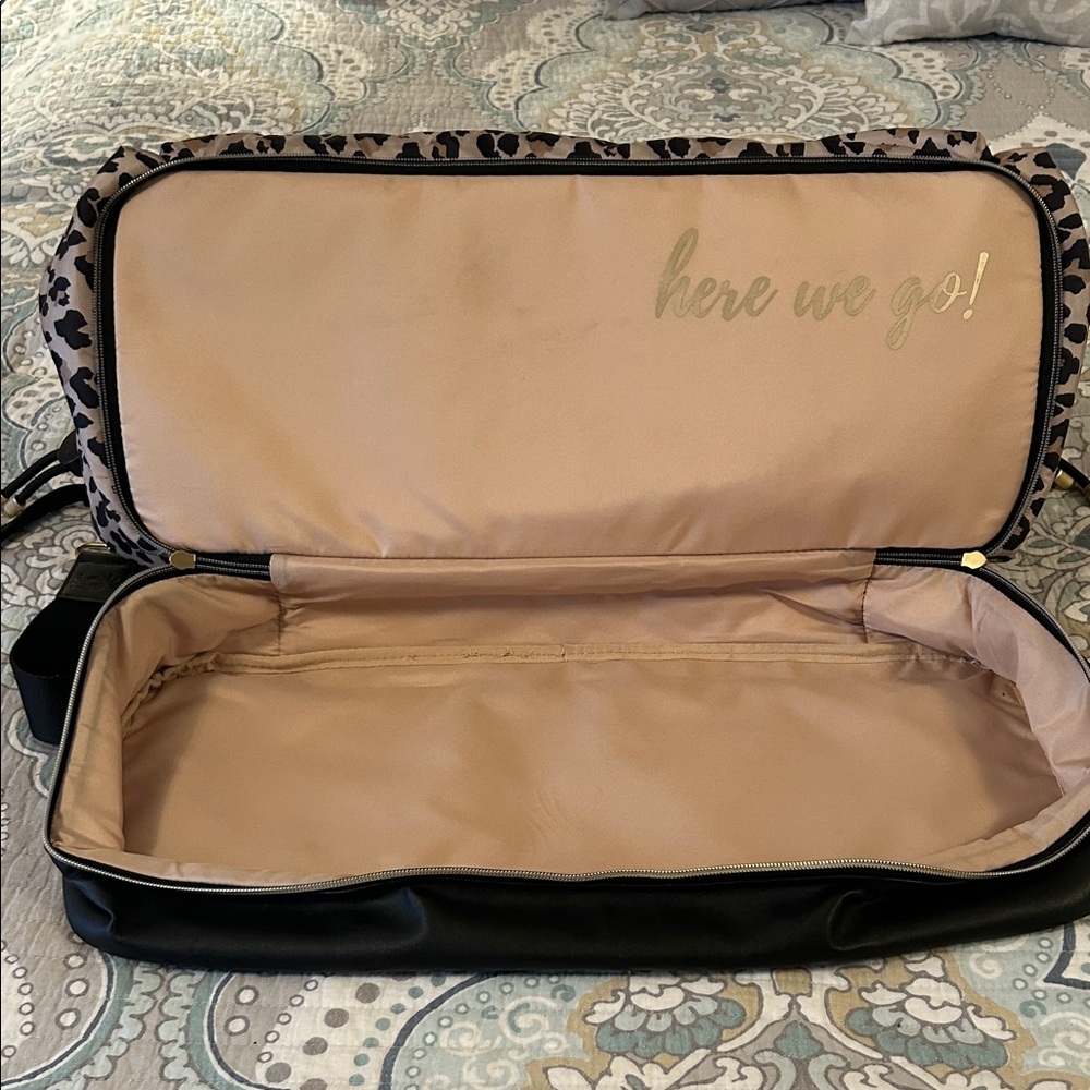 Itzy Ritzy Leopard Pattern Weekender Bag - image 10